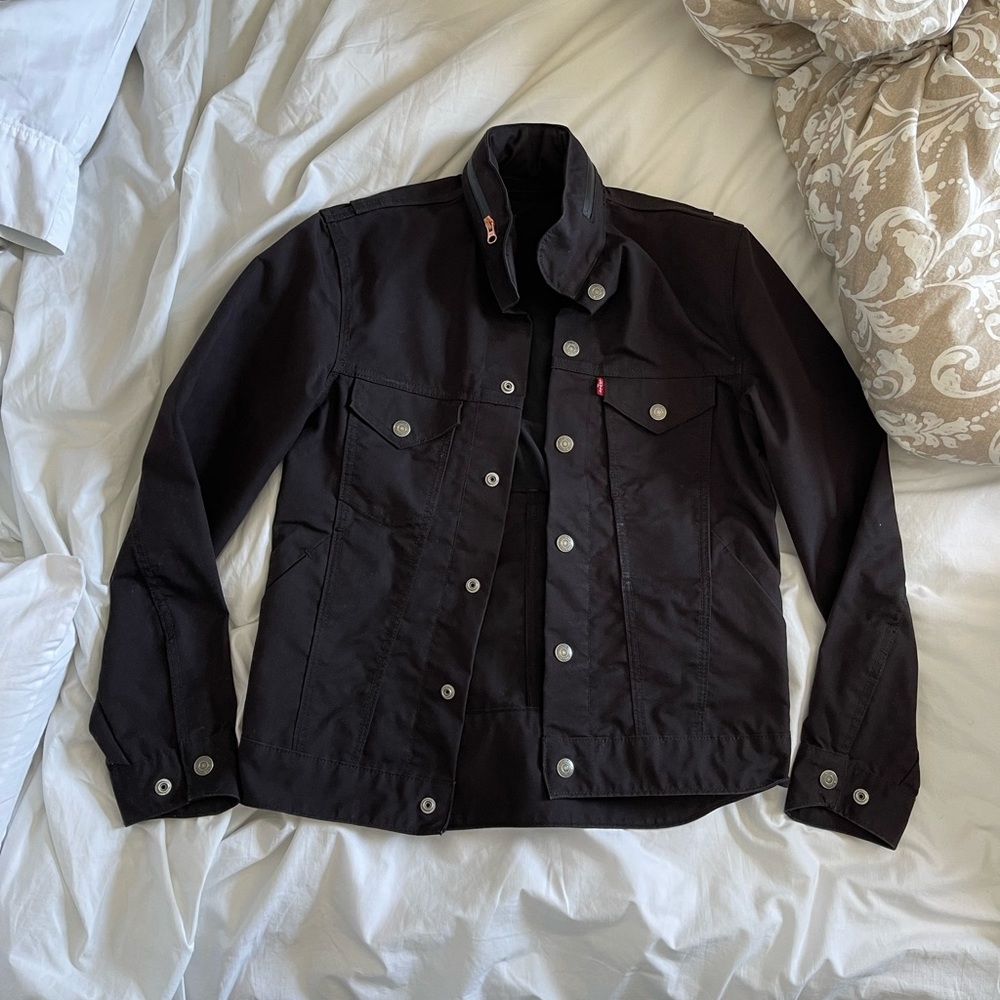 Light Levis coat with hoodie
